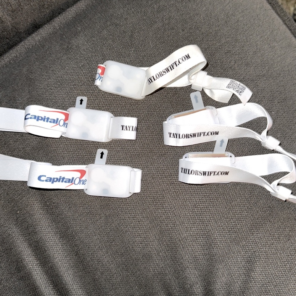 New Never Used Taylor Swift light up wrist bands from The Eras Tour concert!!